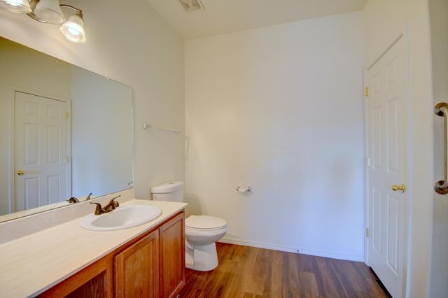 2916 McKinnon Way SW, Albuquerque, NM 87121