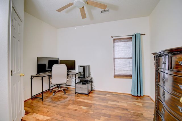 2916 McKinnon Way SW, Albuquerque, NM 87121