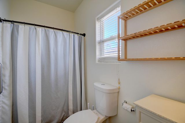 2916 McKinnon Way SW, Albuquerque, NM 87121