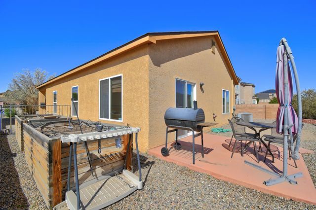 2916 McKinnon Way SW, Albuquerque, NM 87121