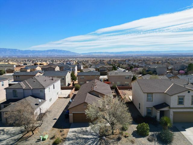 2916 McKinnon Way SW, Albuquerque, NM 87121