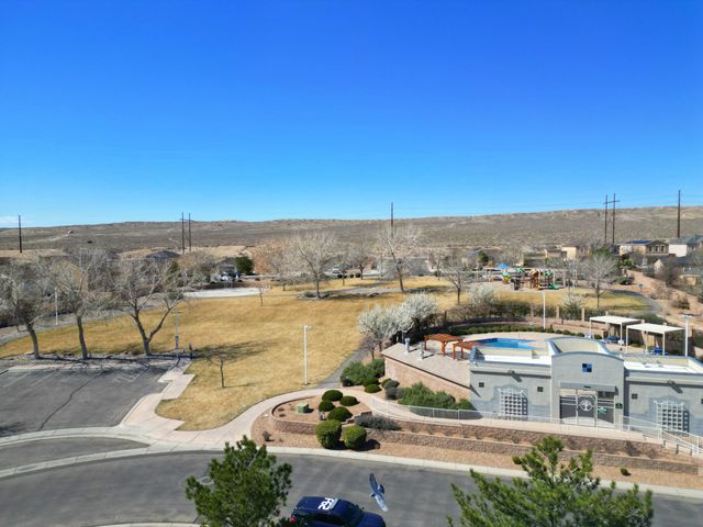 2916 McKinnon Way SW, Albuquerque, NM 87121