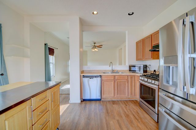 2916 McKinnon Way SW, Albuquerque, NM 87121