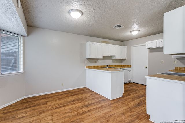 2803 Fred Haise, Kirby, TX 78219