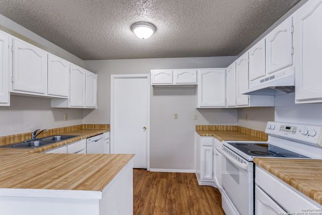 2803 Fred Haise, Kirby, TX 78219