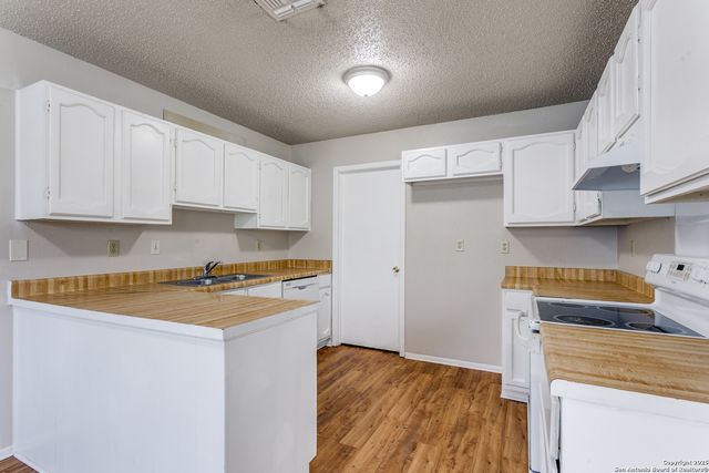 2803 Fred Haise, Kirby, TX 78219