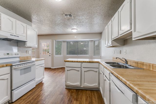 2803 Fred Haise, Kirby, TX 78219