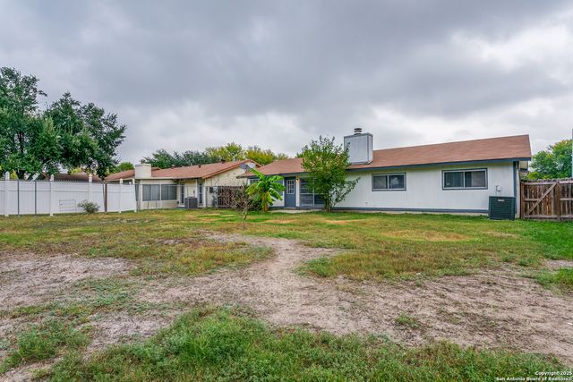 2803 Fred Haise, Kirby, TX 78219