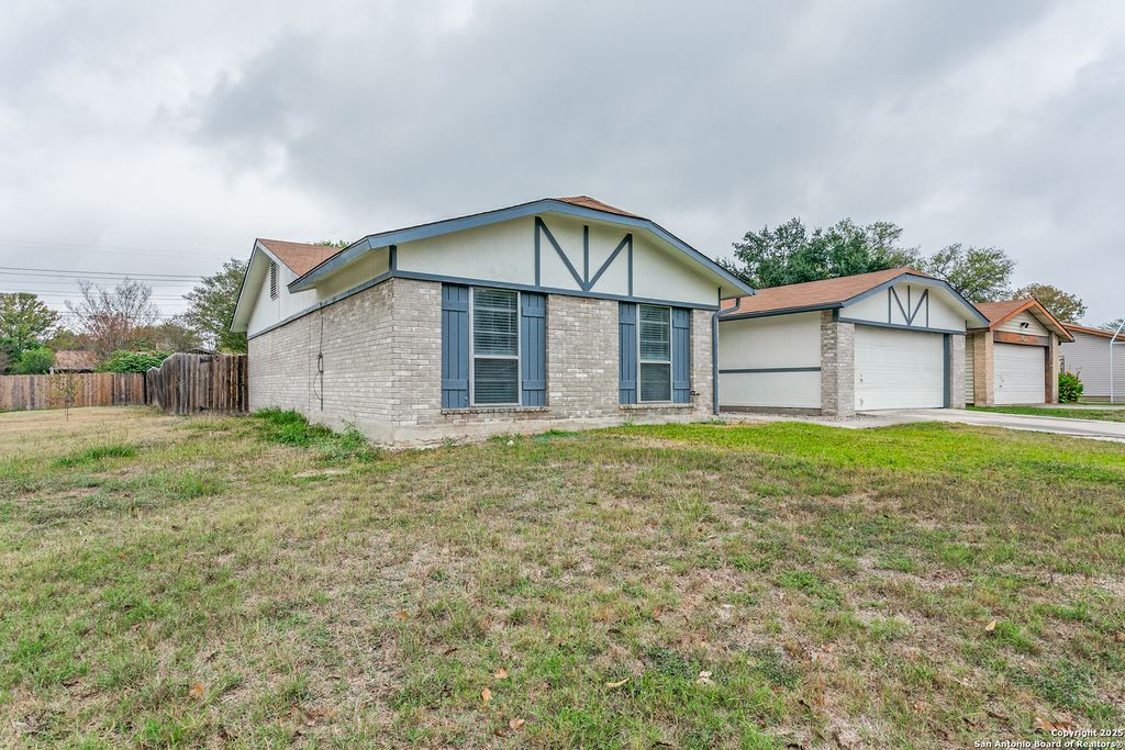 2803 Fred Haise, Kirby, TX 78219