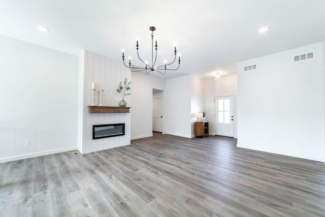 5104 MODESTO DR, Columbia, MO 65203