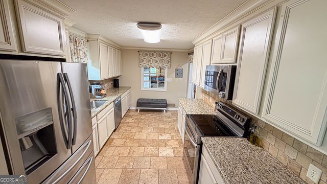 11 Edgewater Court, Griffin, GA 30223