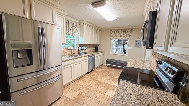 11 Edgewater Court, Griffin, GA 30223