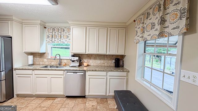 11 Edgewater Court, Griffin, GA 30223
