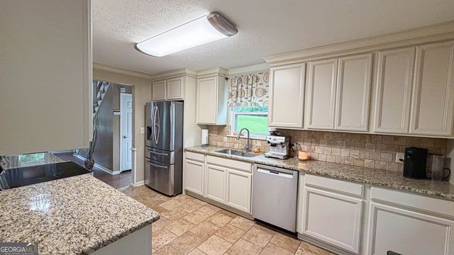 11 Edgewater Court, Griffin, GA 30223