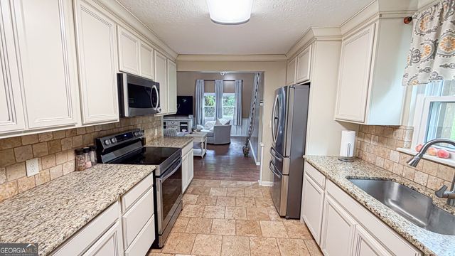 11 Edgewater Court, Griffin, GA 30223