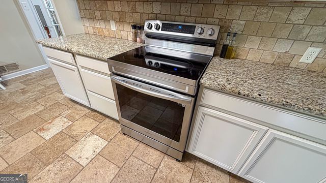 11 Edgewater Court, Griffin, GA 30223
