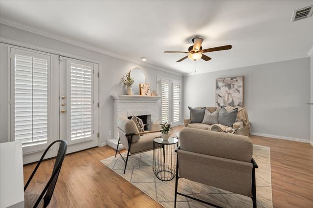 1229 Roaring Springs Road, Fort Worth, TX 76114