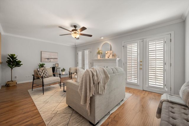 1229 Roaring Springs Road, Fort Worth, TX 76114