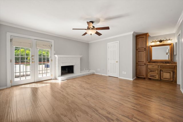 1229 Roaring Springs Road, Fort Worth, TX 76114