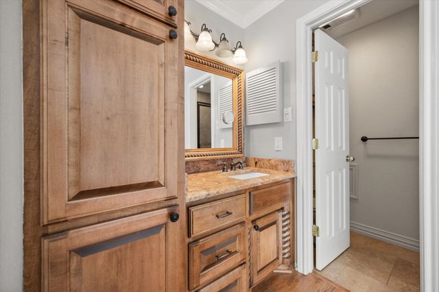 1229 Roaring Springs Road, Fort Worth, TX 76114