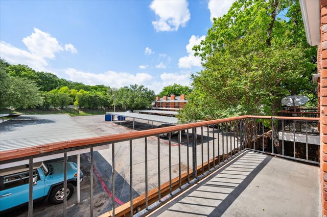 1229 Roaring Springs Road, Fort Worth, TX 76114