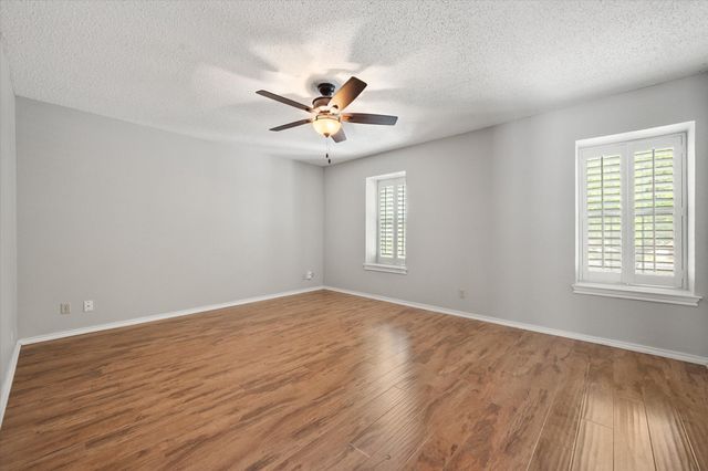 1229 Roaring Springs Road, Fort Worth, TX 76114