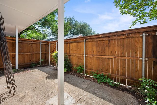 1229 Roaring Springs Road, Fort Worth, TX 76114