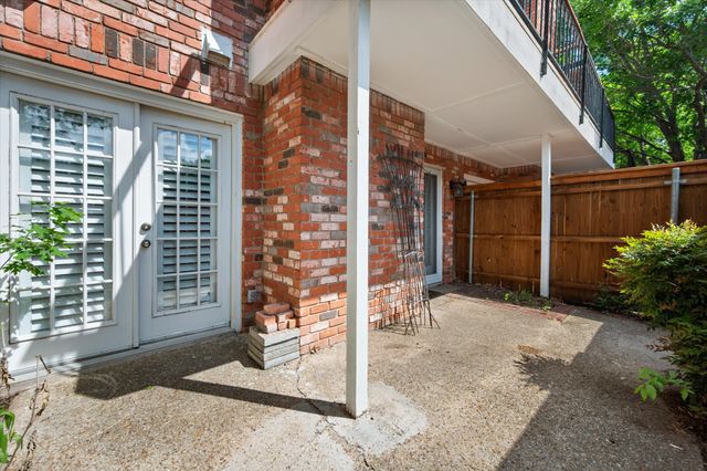 1229 Roaring Springs Road, Fort Worth, TX 76114