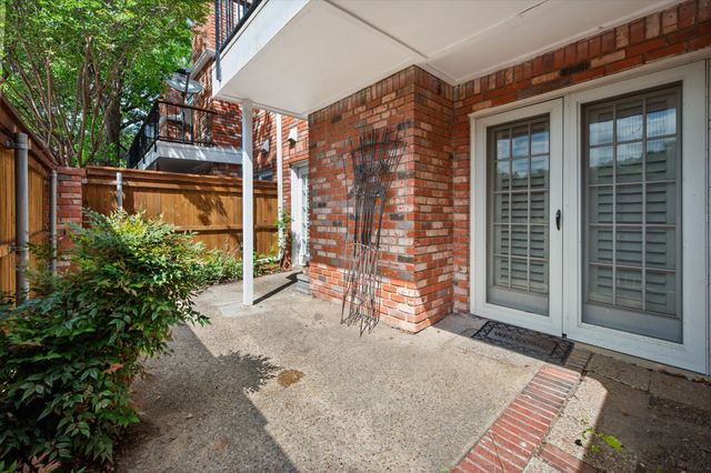 1229 Roaring Springs Road, Fort Worth, TX 76114