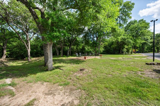 1229 Roaring Springs Road, Fort Worth, TX 76114