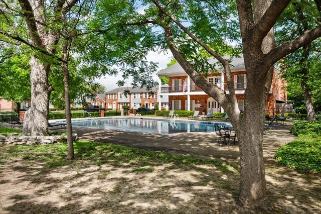 1229 Roaring Springs Road, Fort Worth, TX 76114