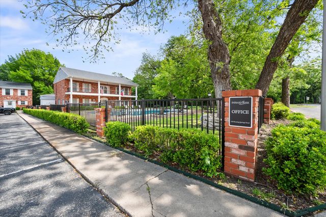 1229 Roaring Springs Road, Fort Worth, TX 76114
