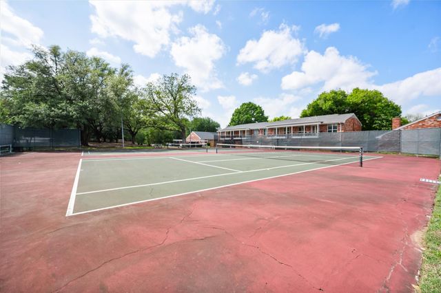 1229 Roaring Springs Road, Fort Worth, TX 76114