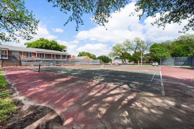 1229 Roaring Springs Road, Fort Worth, TX 76114