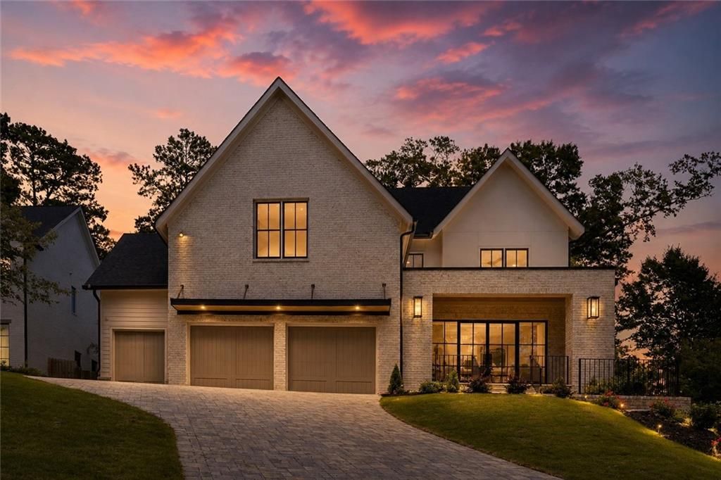 Image 1 of property listing at 3035 Parkridge Drive NE, Brookhaven, GA 30319