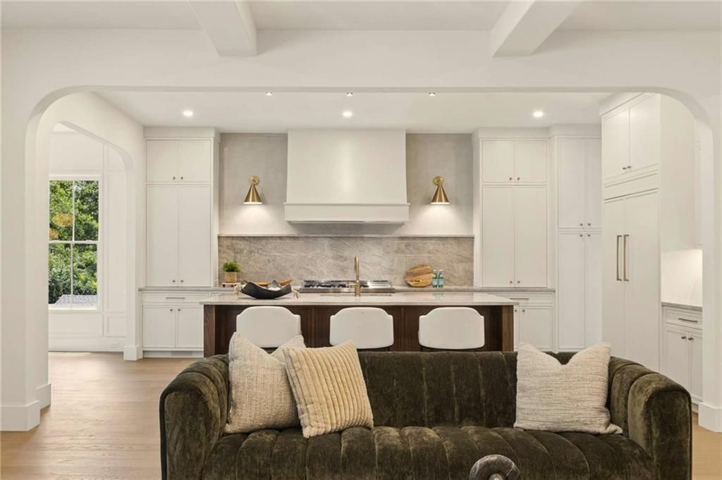Image 15 of property listing at 3035 Parkridge Drive NE, Brookhaven, GA 30319