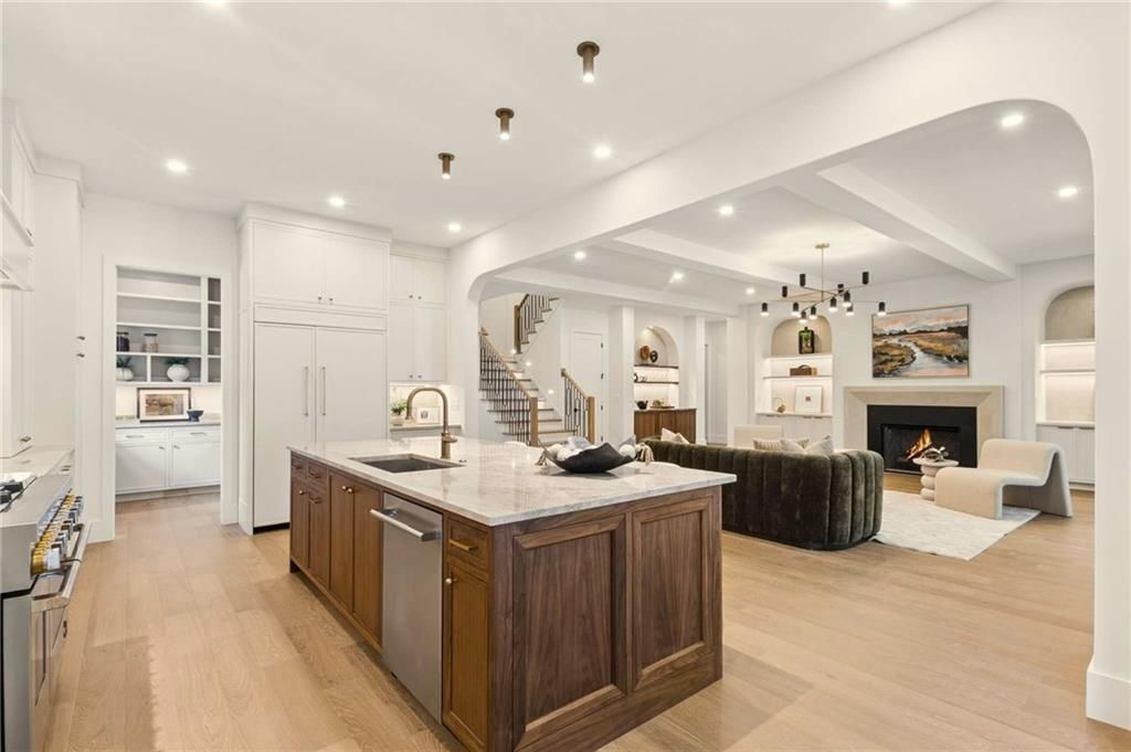 Image 23 of property listing at 3035 Parkridge Drive NE, Brookhaven, GA 30319