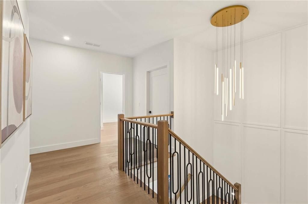 Image 34 of property listing at 3035 Parkridge Drive NE, Brookhaven, GA 30319