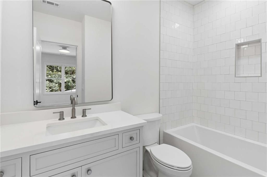 Image 48 of property listing at 3035 Parkridge Drive NE, Brookhaven, GA 30319