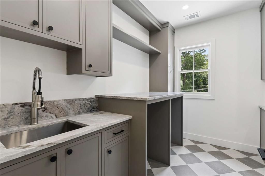 Image 49 of property listing at 3035 Parkridge Drive NE, Brookhaven, GA 30319