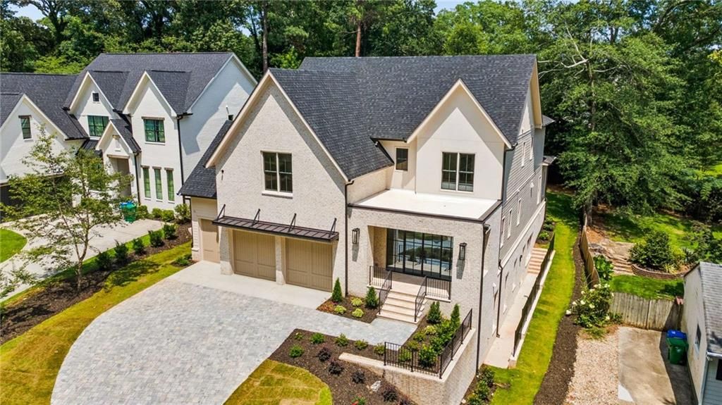 Image 70 of property listing at 3035 Parkridge Drive NE, Brookhaven, GA 30319