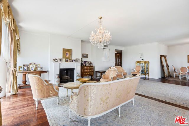 318 N Maple Drive 506, Beverly Hills, CA 90210