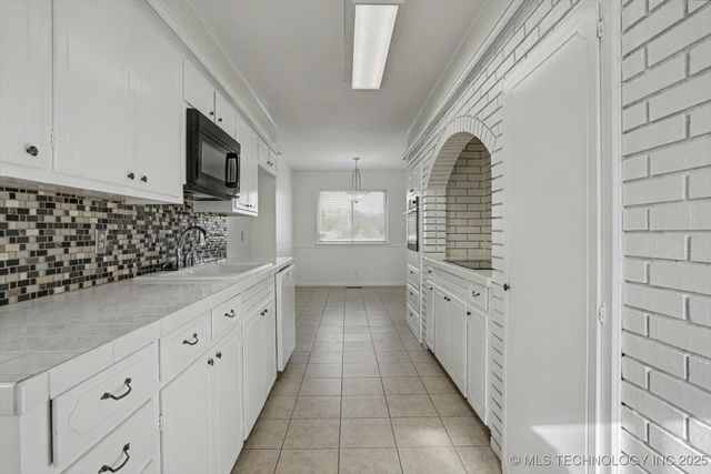 2506 E 51st Street, Tulsa, OK 74105