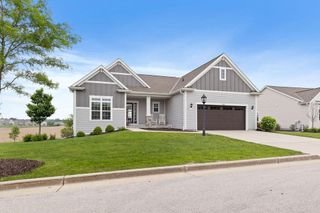 1386 Overlook CIRCLE, Hartland, WI 53029