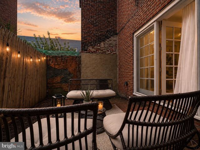 817 S LEITHGOW ST, Philadelphia, PA 19147