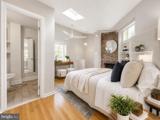 817 S LEITHGOW ST, Philadelphia, PA 19147