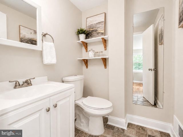 817 S LEITHGOW ST, Philadelphia, PA 19147