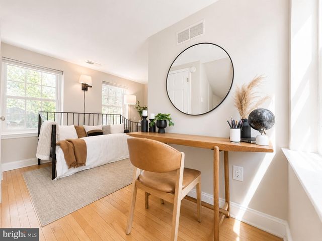817 S LEITHGOW ST, Philadelphia, PA 19147