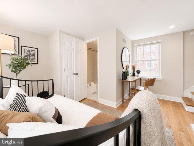817 S LEITHGOW ST, Philadelphia, PA 19147