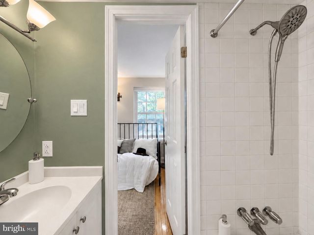 817 S LEITHGOW ST, Philadelphia, PA 19147
